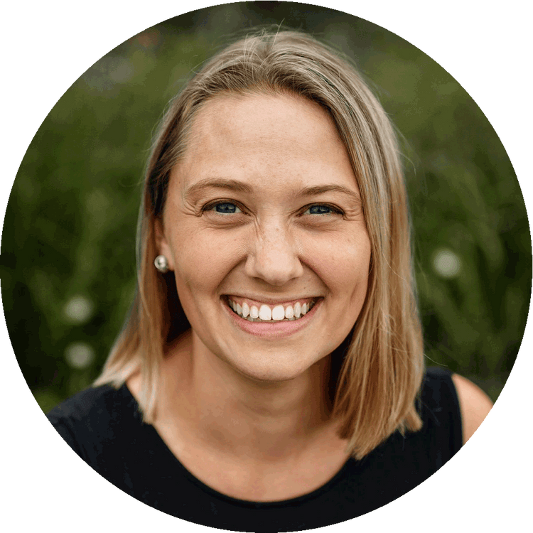 Claire Swinarski headshot